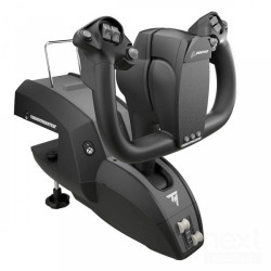 TCA Yoke Boeing Edition e' un sistema di pilotaggio, accompagnato da licenze ufficiali Boeing e Xbox, per Xbox One e Xbox Series
