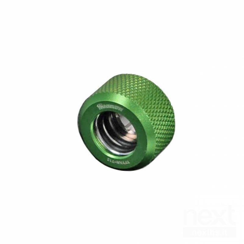 Pratico connettore dritto per tubo rigido con diametro esterno da 12mm, usato per connettere radiatori, pompe e taniche negli im